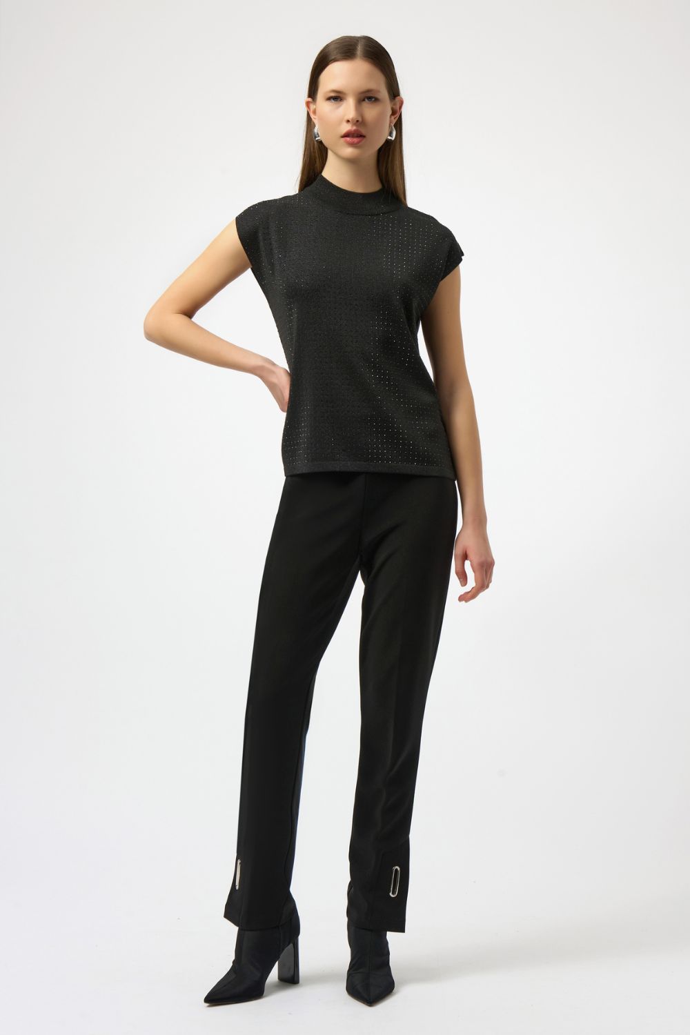 Sleeveless Knit Pullover with Detail | Black/Black