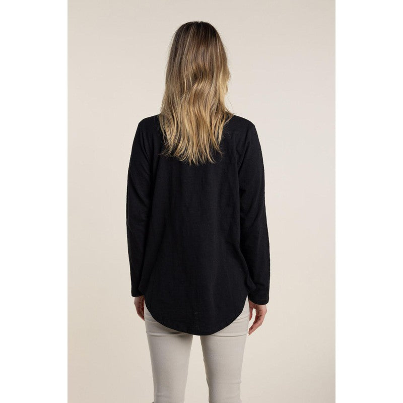 Two T's L/S Vee Neck Tee | Black_Shop 12