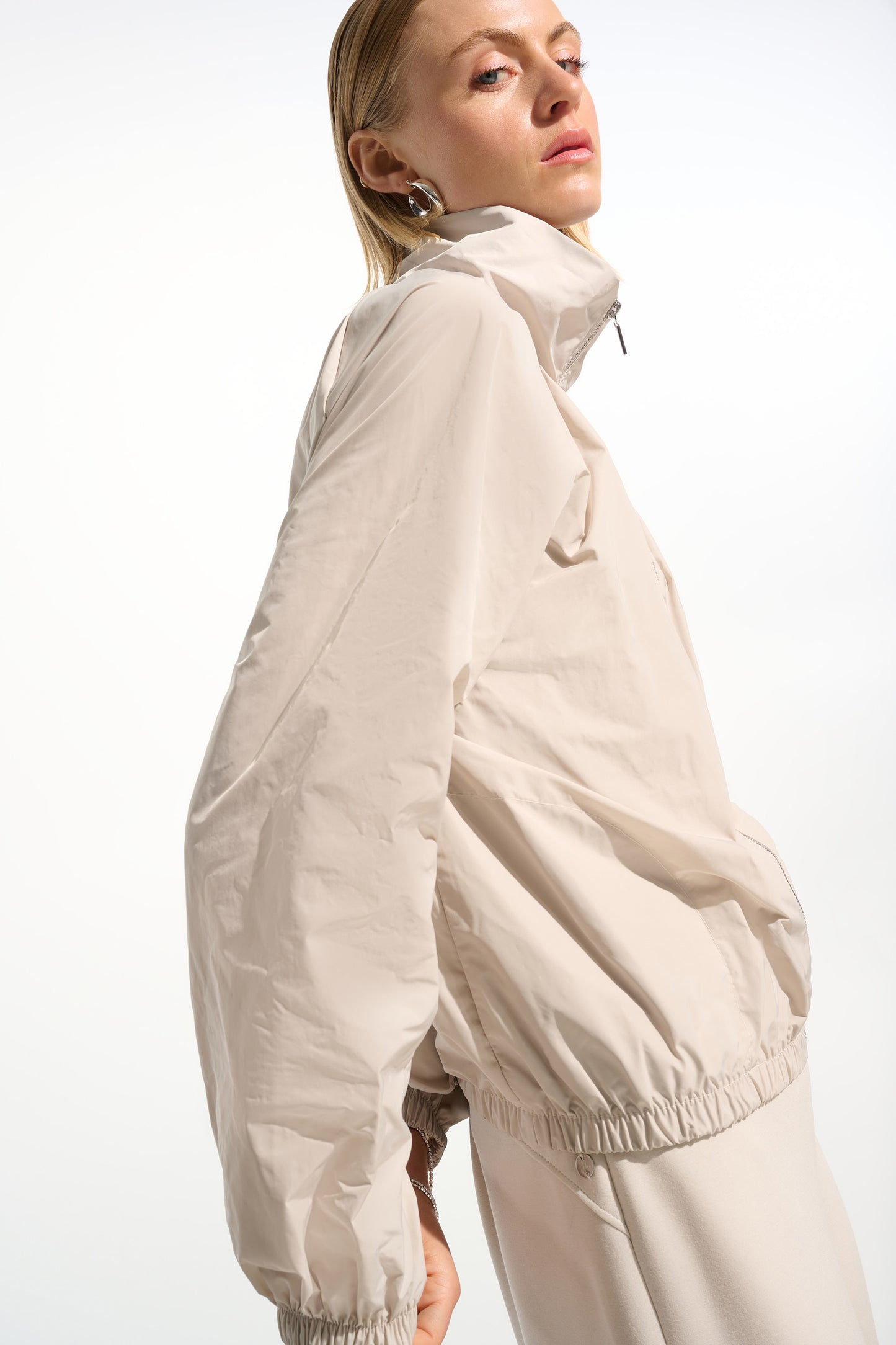 Memory Cocoon Outdoor Jacket | Moonstone