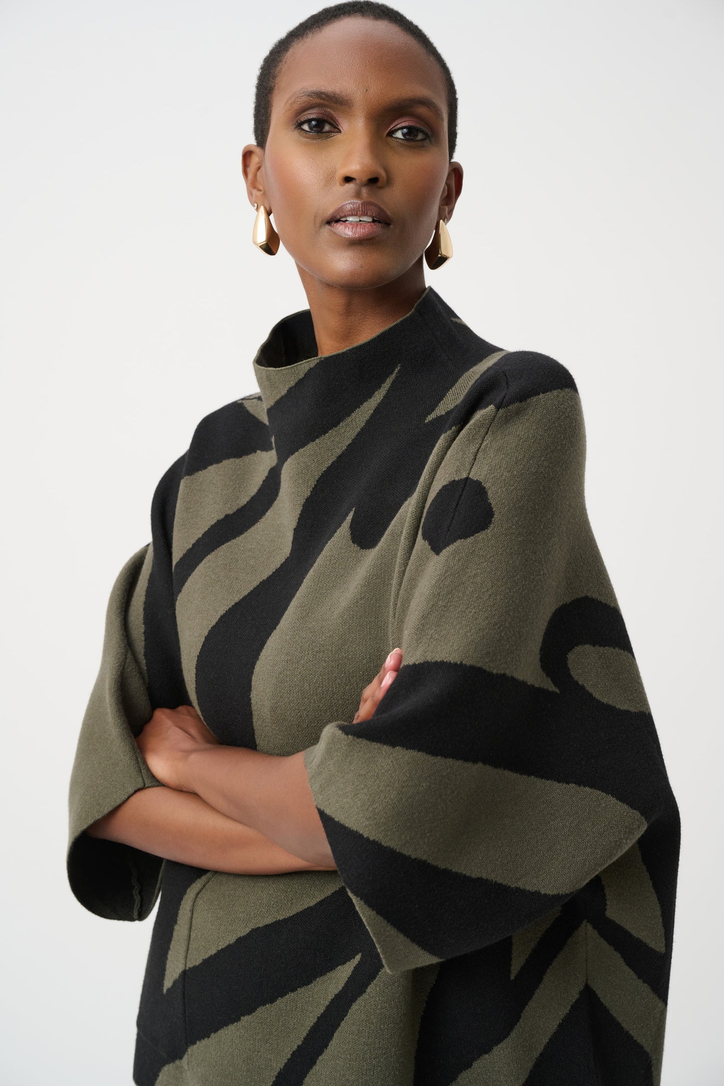Abstract Jacquard Funnel-Neck | Avocado