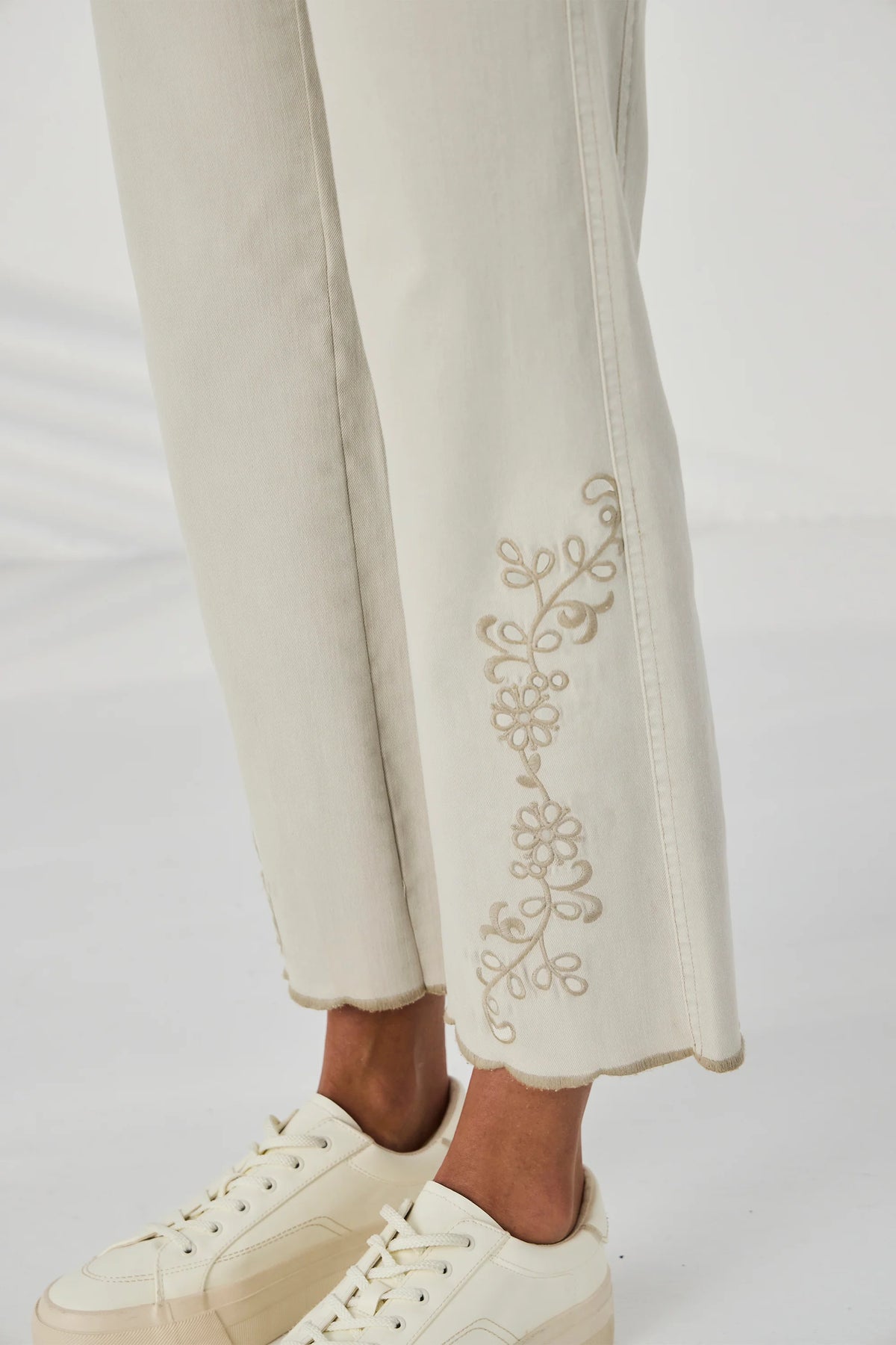 Scallop Jean | Almond