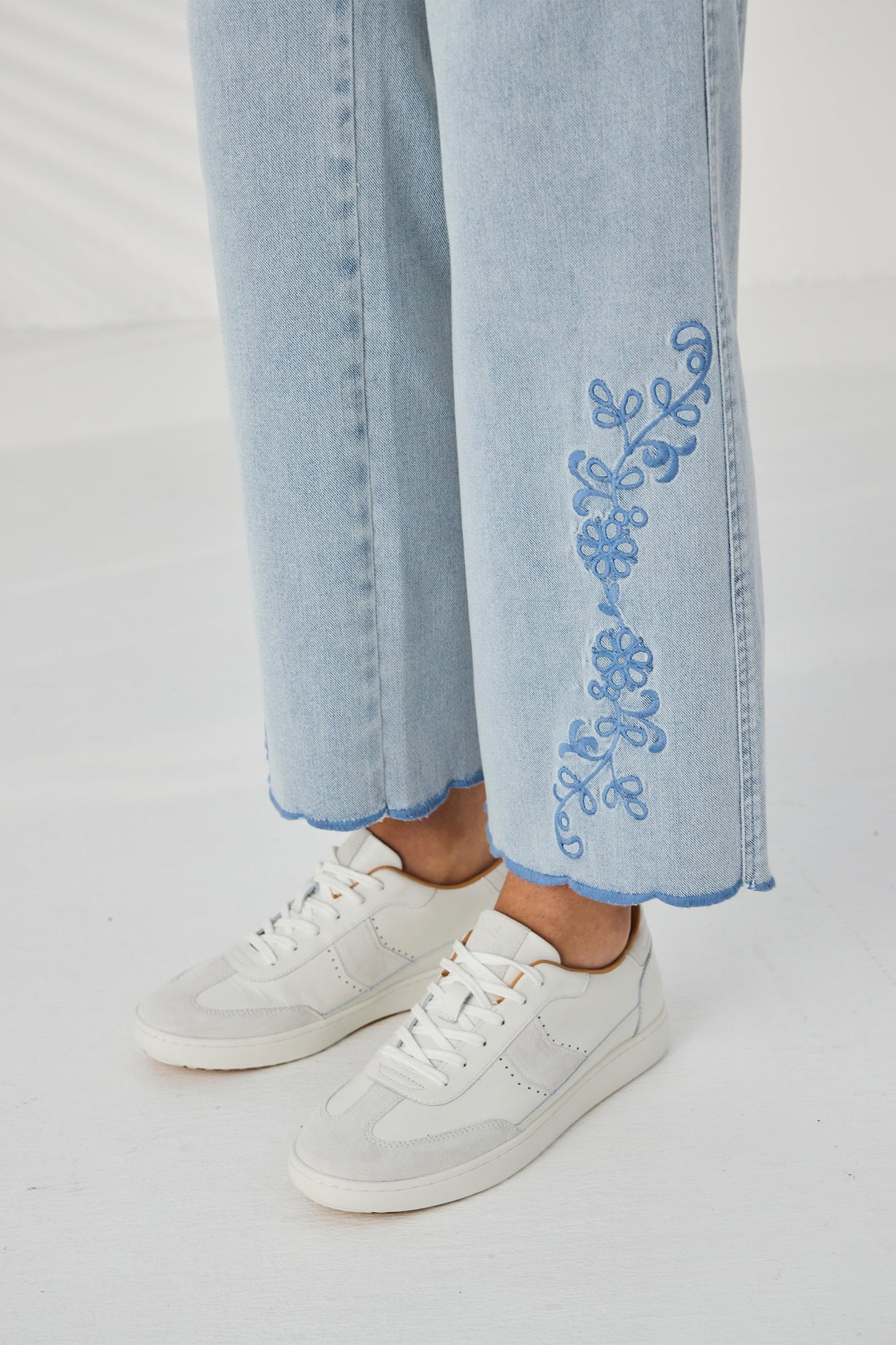 Scallop Jean | Bleached
