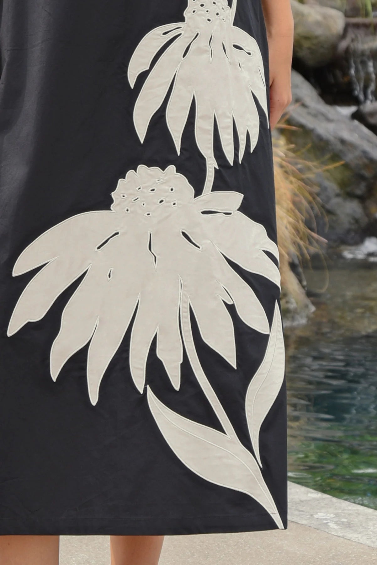 Three-Mendous Blooms | Black Cream