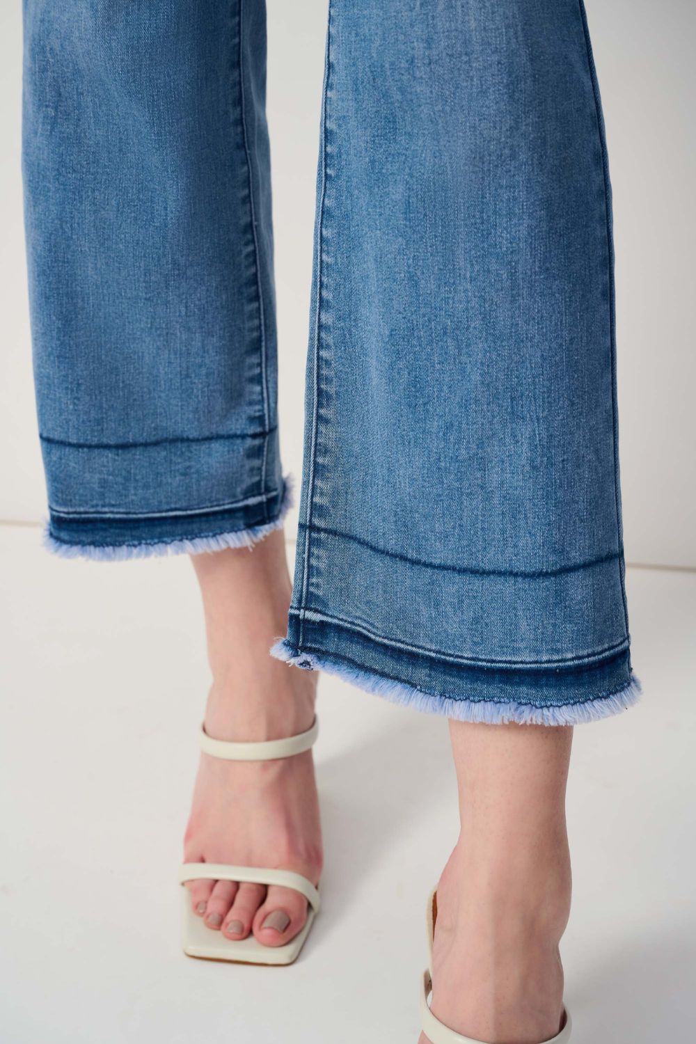 Joseph Ribkoff Flare Crop Stretch Jeans | Vintage Blue_Shop 12