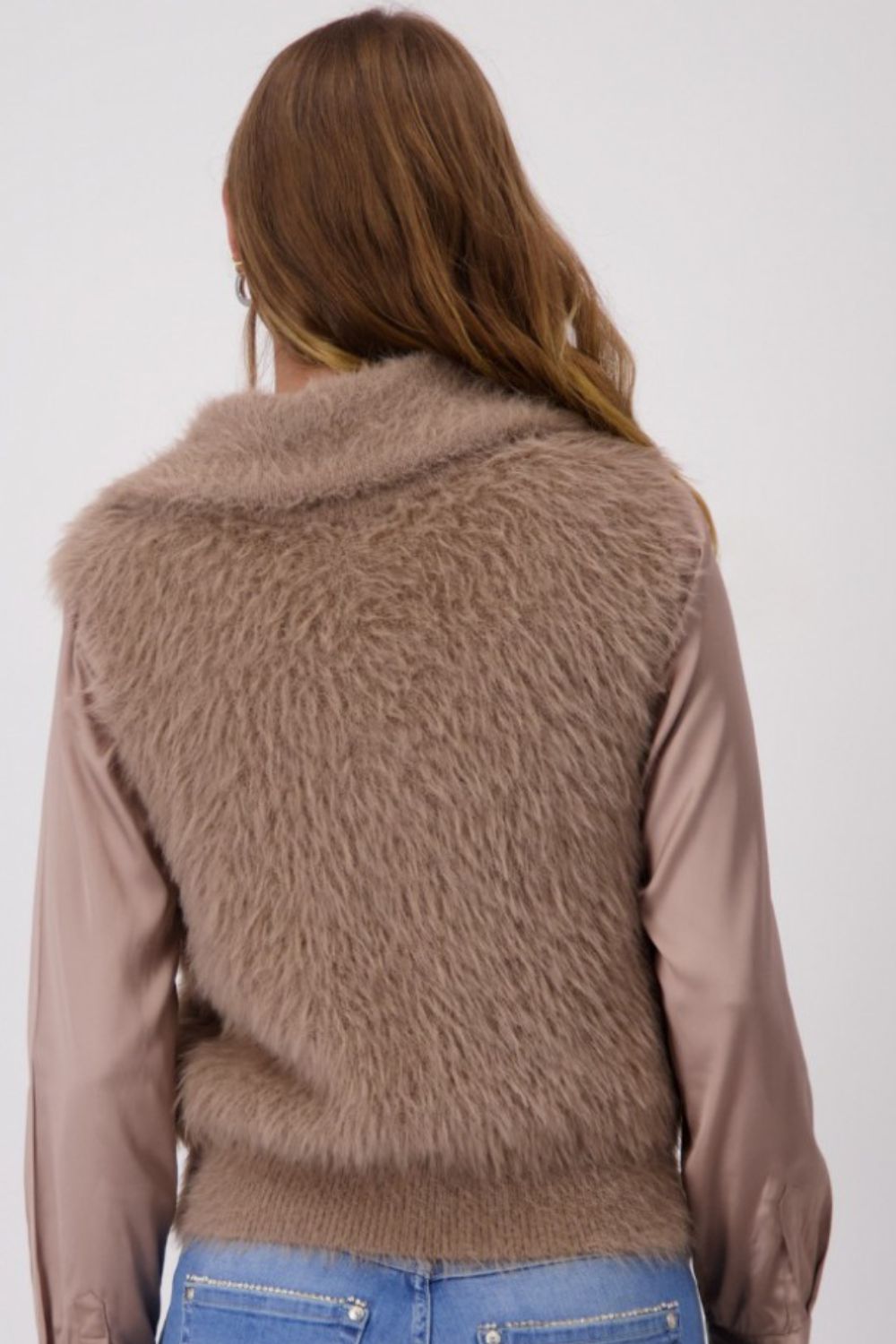 Fluffy Vest | Milk Chocolate