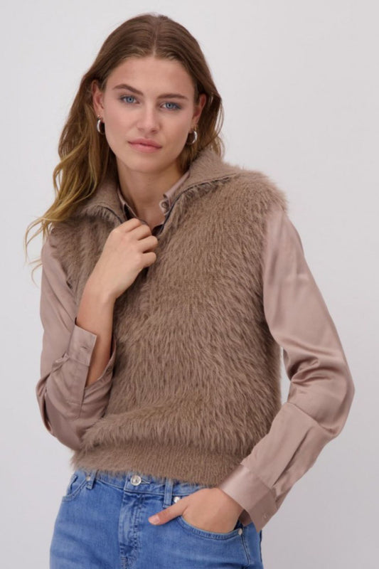 Fluffy Vest | Milk Chocolate