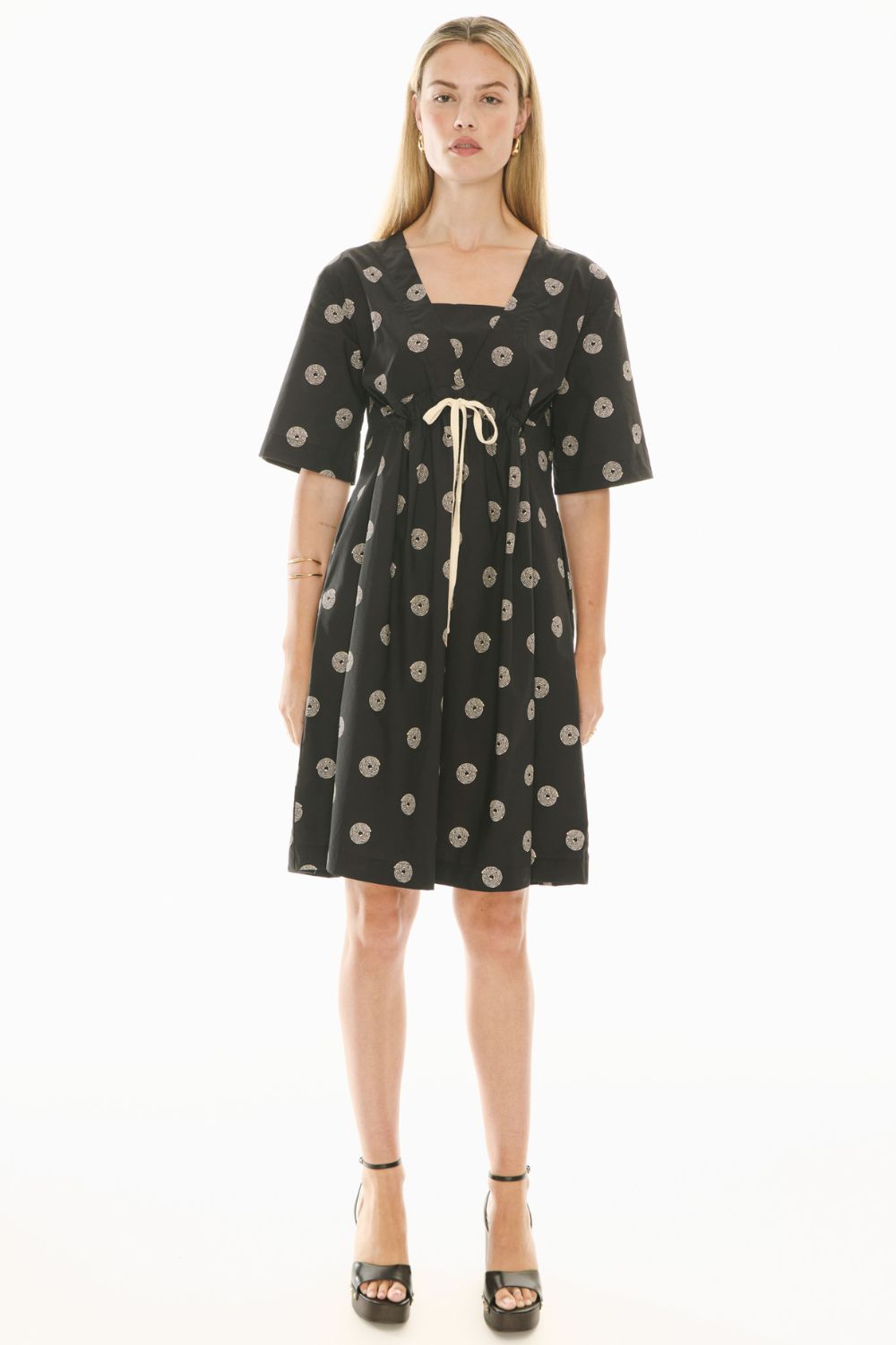 Buoy Drawcord Short Sleeve Dress | Black/Pebble