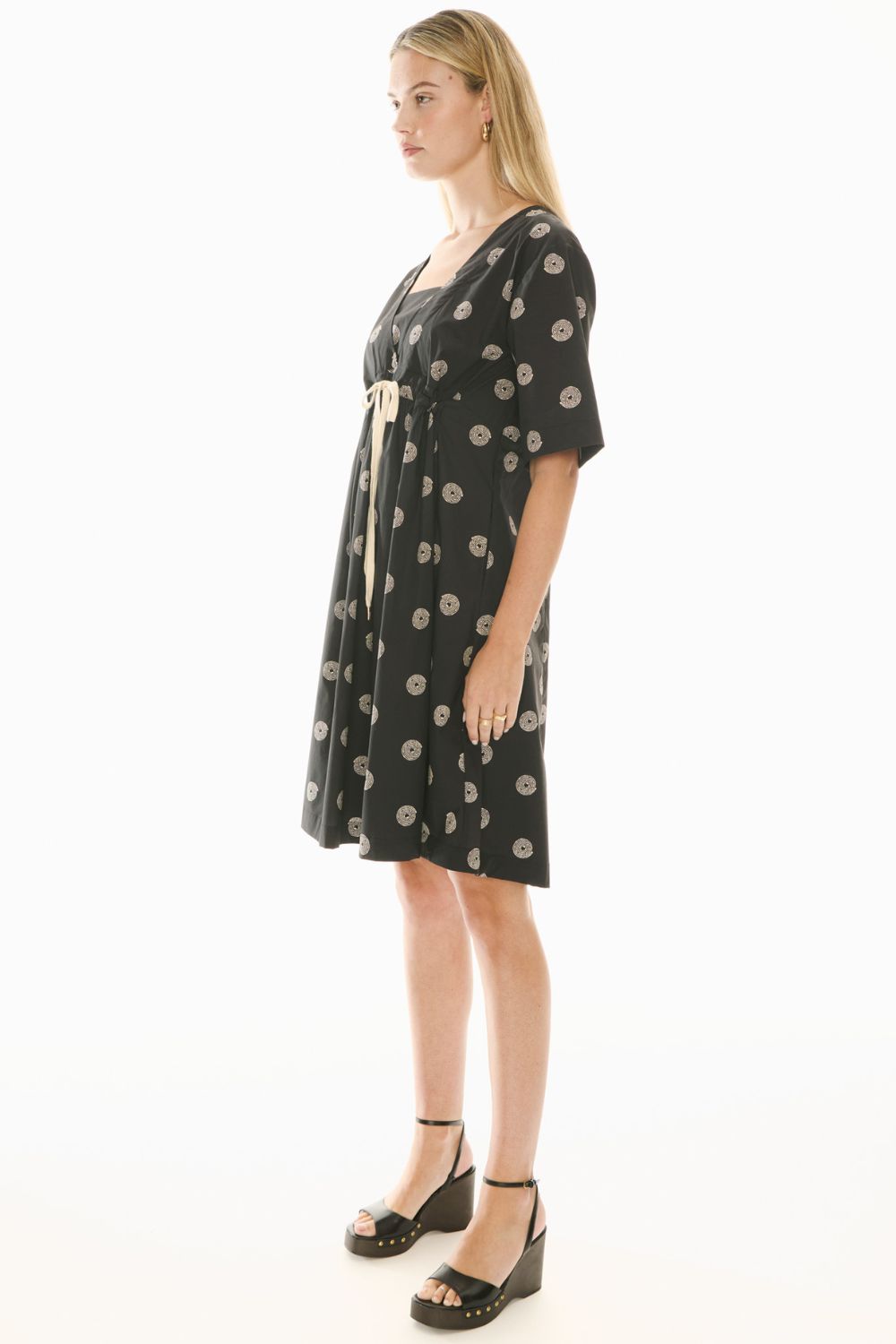 Buoy Drawcord Short Sleeve Dress | Black/Pebble