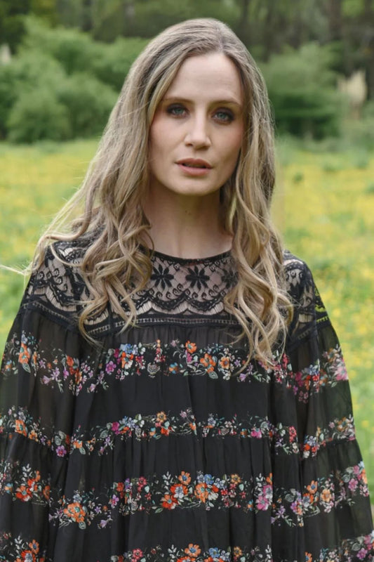Amazing Lace Blouse | Black