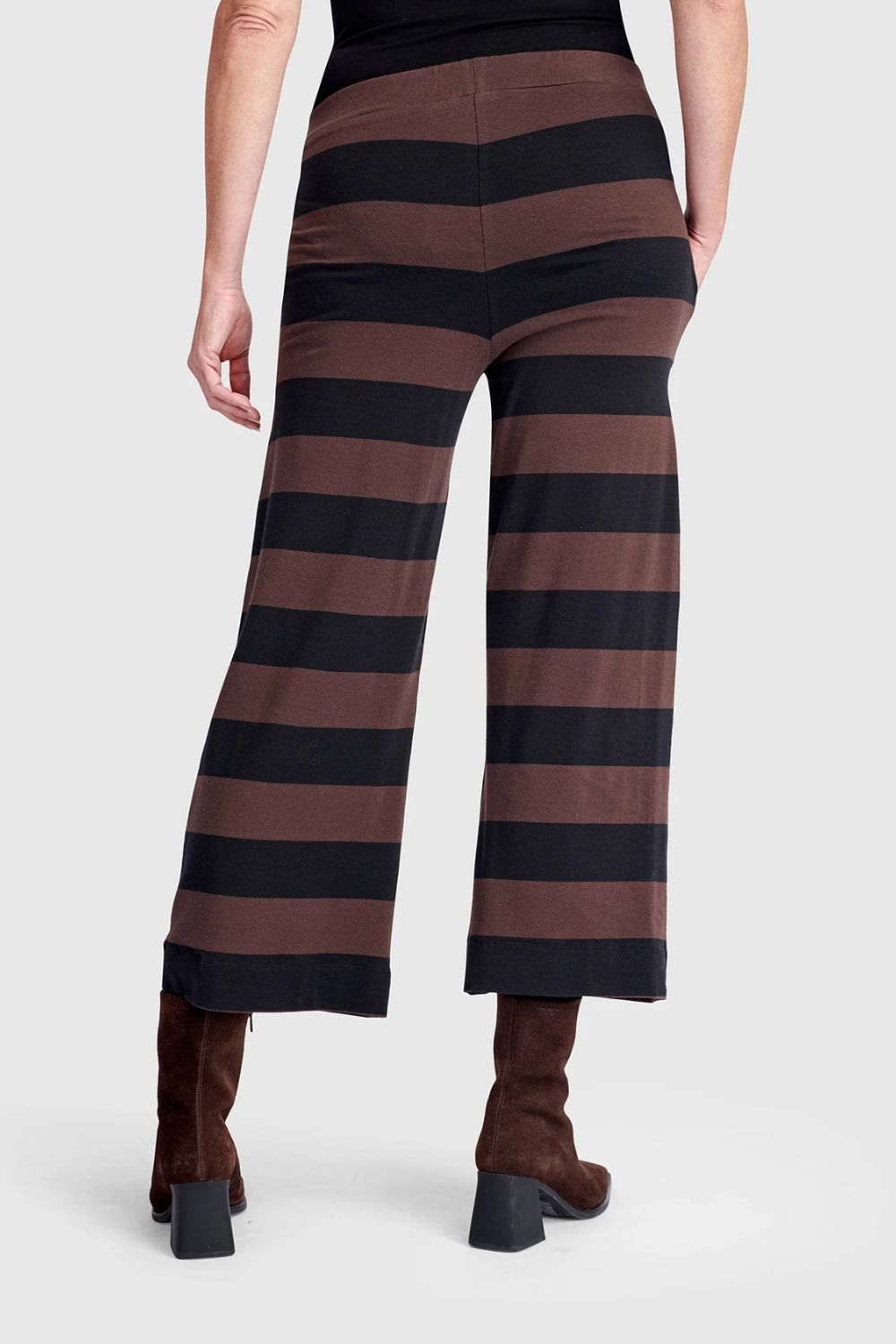 Urban Retro-Fit Cropped Pants | Brown