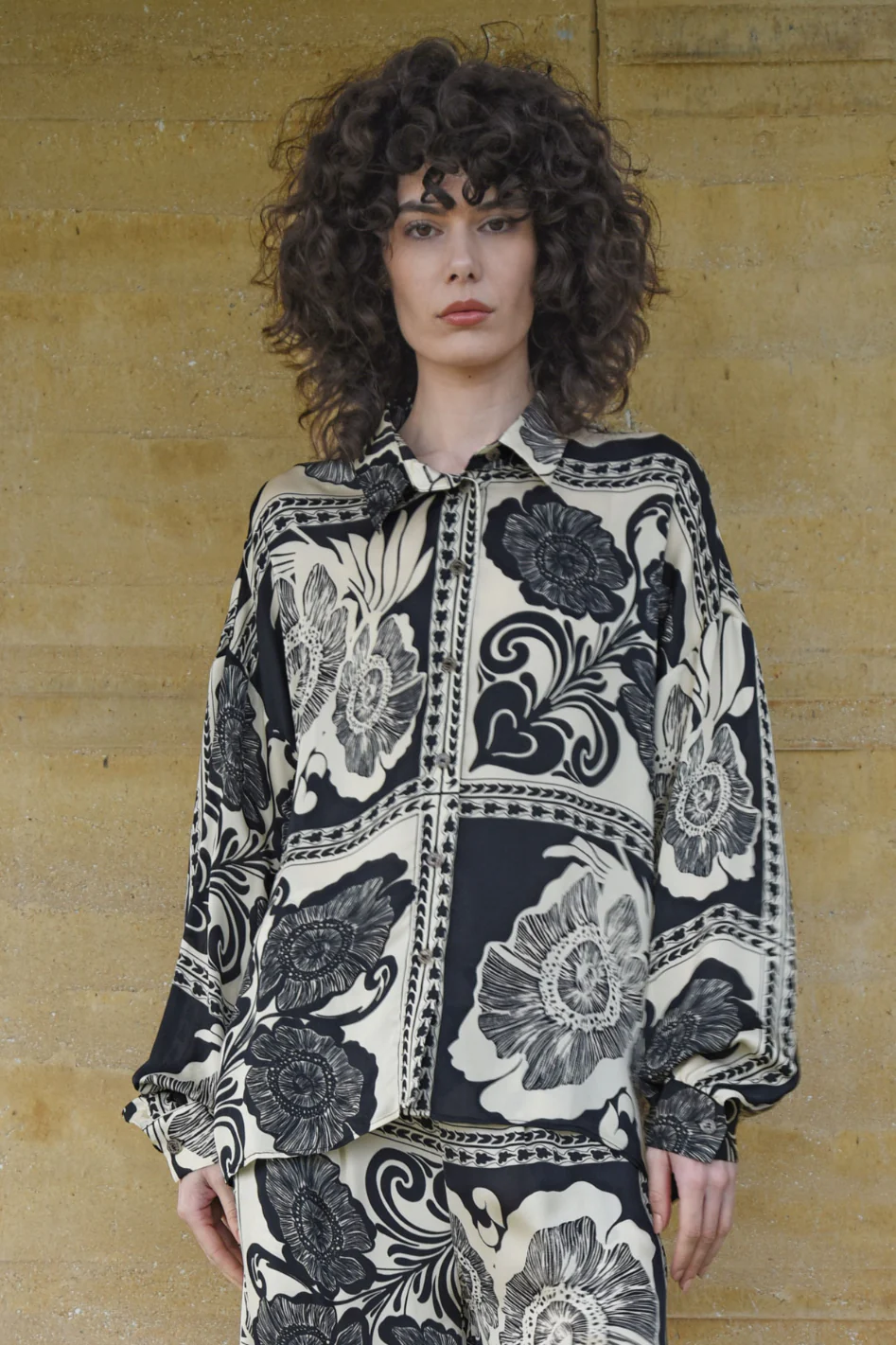 Under The Sun Shirt | Black